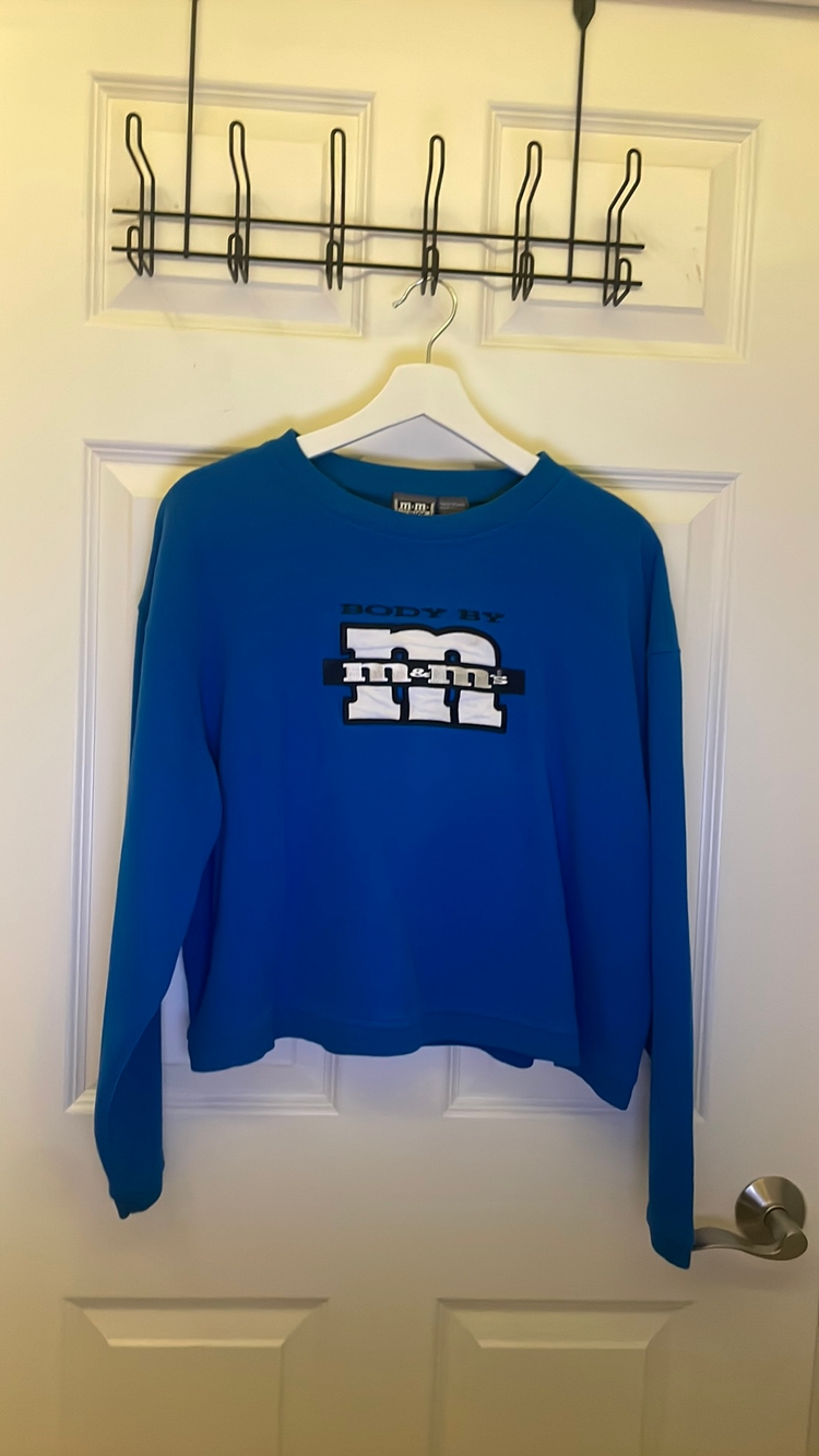 Unisex Royal Blue Long-Sleeve Graphic Sweatshirt with Humorous 'Body By' Design – Casual Wear